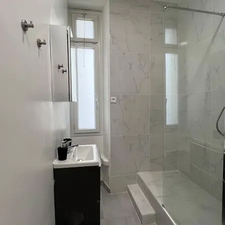 Apartment T1 Climatise En Centre / Paradis